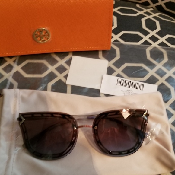 BRAND NEW Tory Burch Polarized Sunglasses - Picture 1 of 7